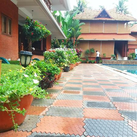 Отель Nikhil Ayurvedic Heritage Варкала Экстерьер фото