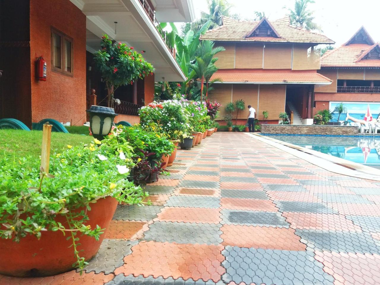 Отель Nikhil Ayurvedic Heritage Варкала Экстерьер фото